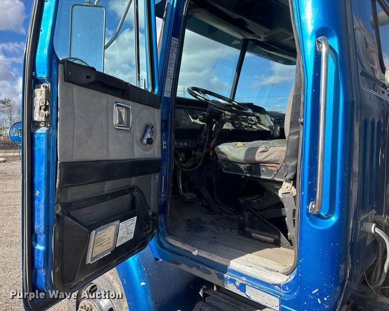 image for item ET4398 1997 Volvo WG64T tank truck