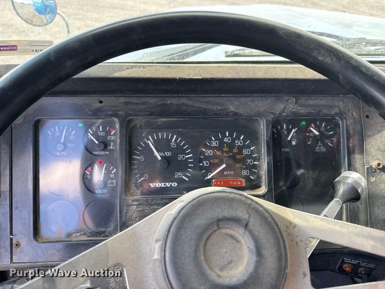 image for item ET4398 1997 Volvo WG64T tank truck