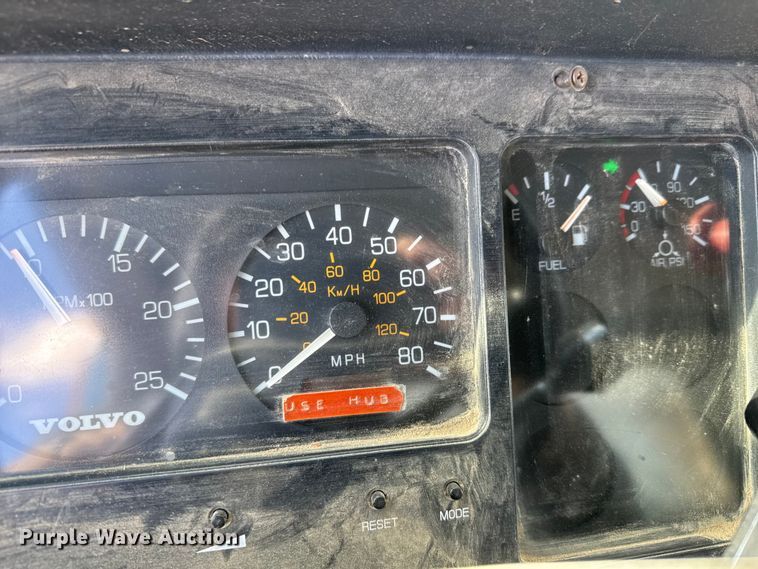 image for item ET4398 1997 Volvo WG64T tank truck