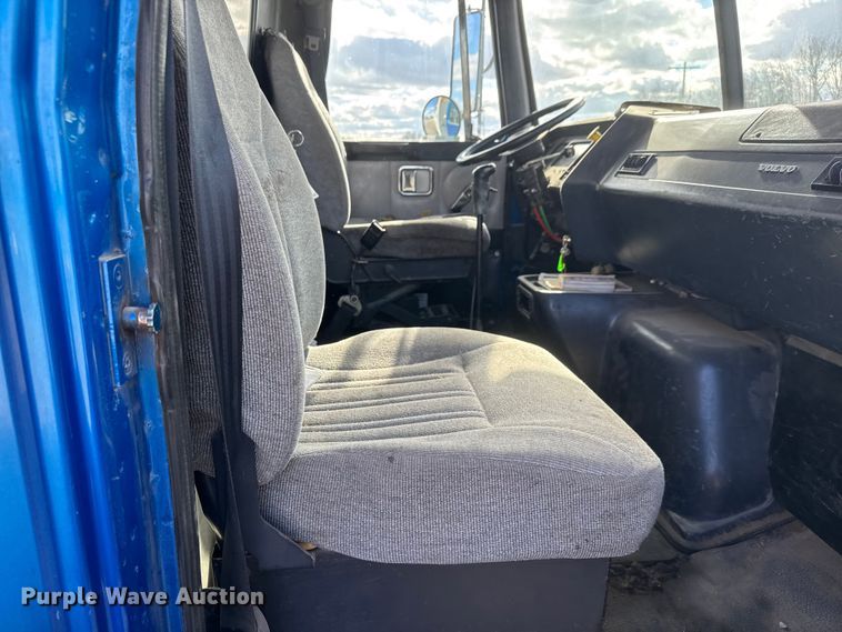 image for item ET4398 1997 Volvo WG64T tank truck