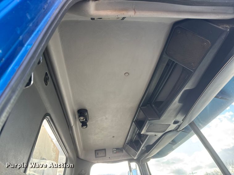 image for item ET4398 1997 Volvo WG64T tank truck