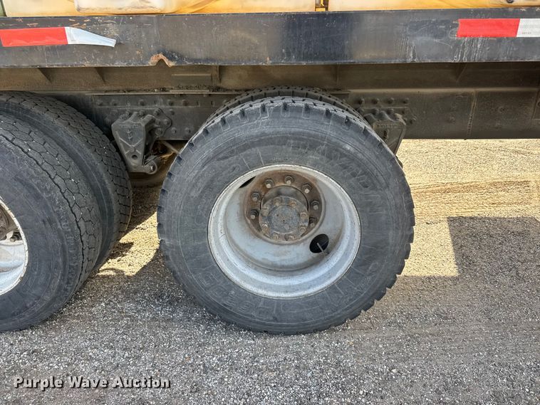 image for item ET4398 1997 Volvo WG64T tank truck