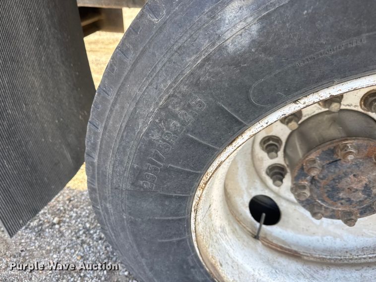 image for item ET4398 1997 Volvo WG64T tank truck