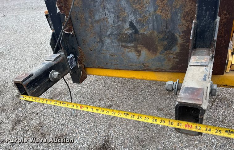 image for item ET4401 2013 Trinity Highway Products crash attenuator