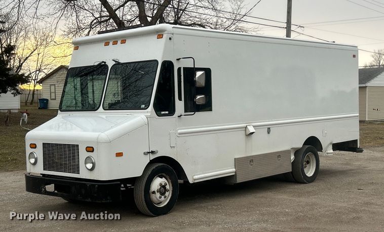 image for item ET6879 2008 Freightliner MT45 delivery van