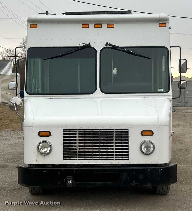image for item ET6879 2008 Freightliner MT45 delivery van