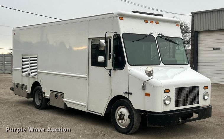 image for item ET6879 2008 Freightliner MT45 delivery van