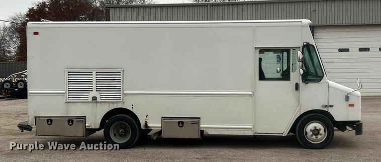 image for item ET6879 2008 Freightliner MT45 delivery van