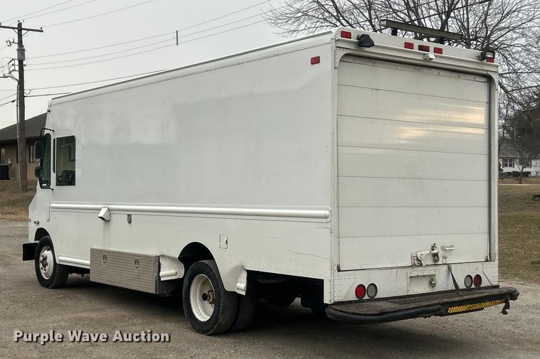 image for item ET6879 2008 Freightliner MT45 delivery van