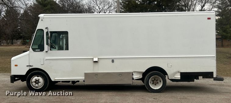 image for item ET6879 2008 Freightliner MT45 delivery van