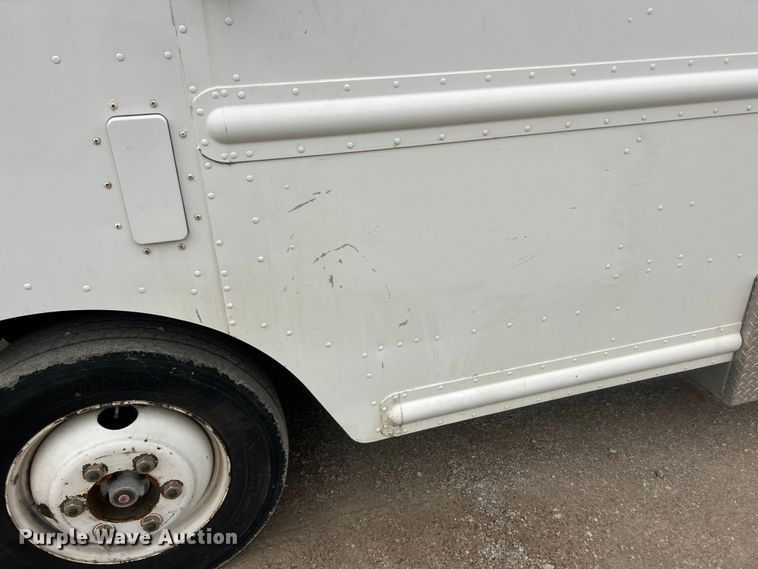 image for item ET6879 2008 Freightliner MT45 delivery van