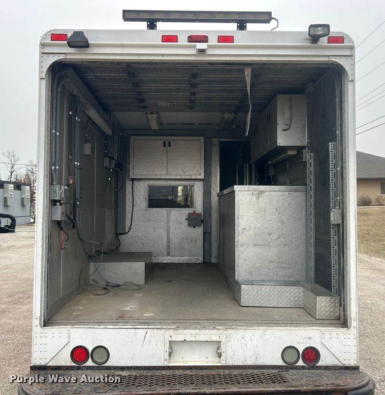 image for item ET6879 2008 Freightliner MT45 delivery van