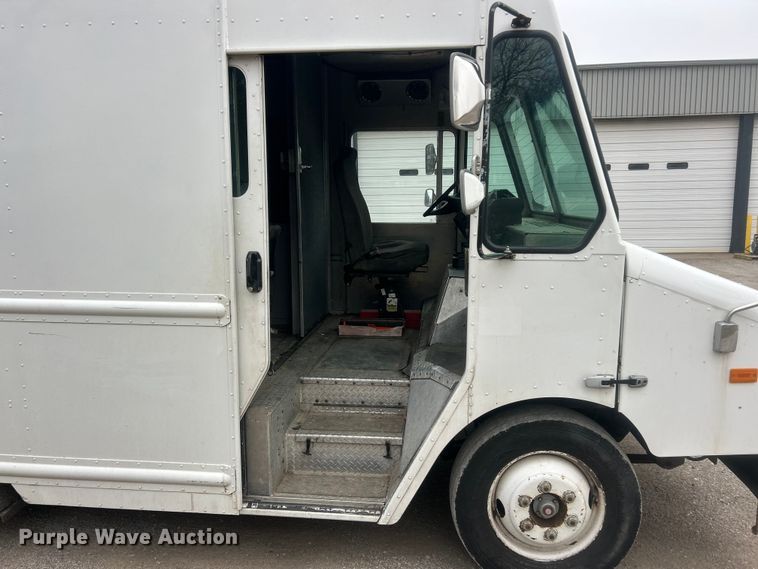 image for item ET6879 2008 Freightliner MT45 delivery van