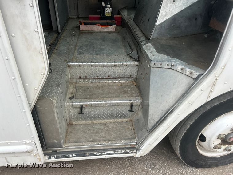 image for item ET6879 2008 Freightliner MT45 delivery van