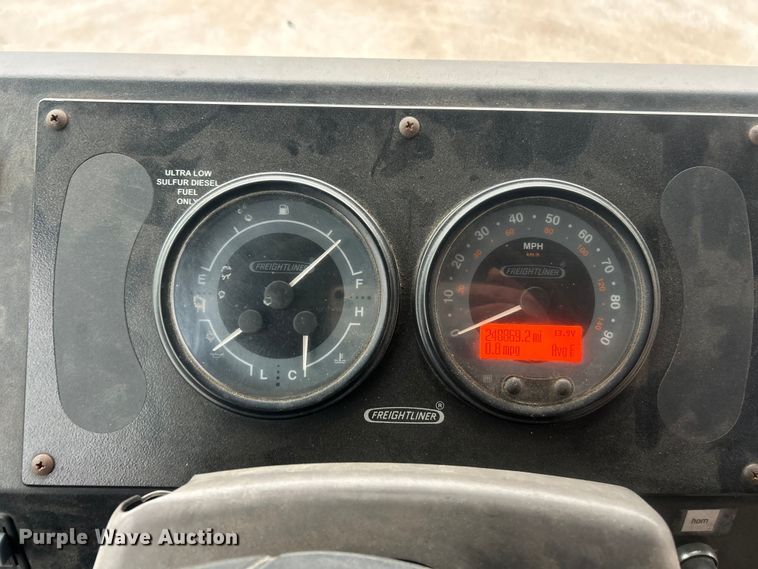 image for item ET6879 2008 Freightliner MT45 delivery van