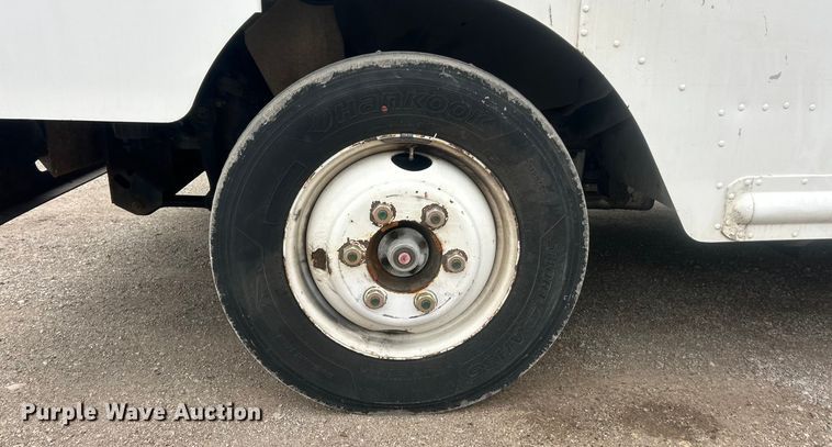 image for item ET6879 2008 Freightliner MT45 delivery van