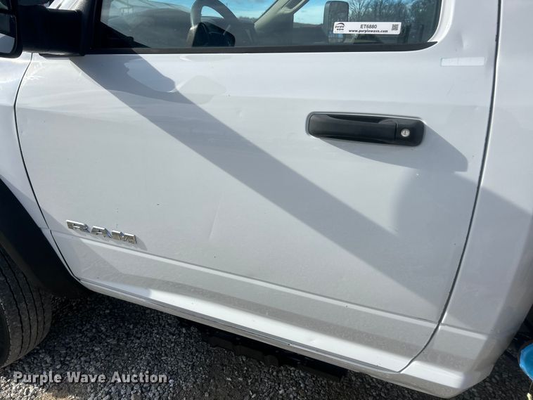 image for item ET6880 2019 RAM 5500 Heavy Duty dump truck