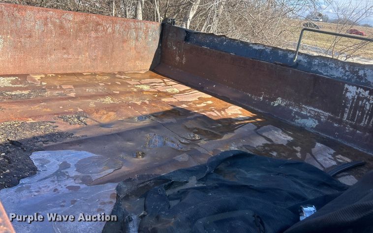 image for item ET6880 2019 RAM 5500 Heavy Duty dump truck