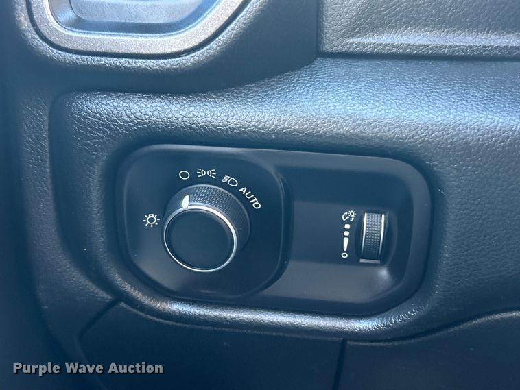 image for item ET6880 2019 RAM 5500 Heavy Duty dump truck