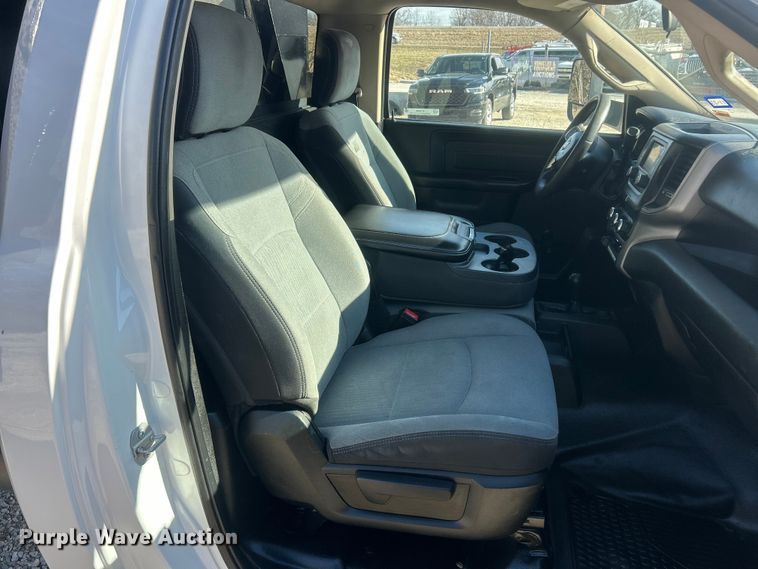 image for item ET6880 2019 RAM 5500 Heavy Duty dump truck