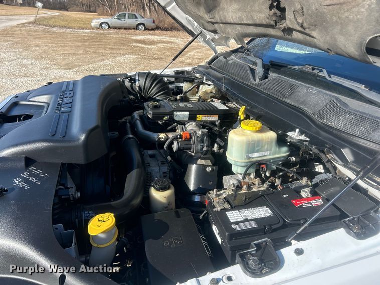 image for item ET6880 2019 RAM 5500 Heavy Duty dump truck