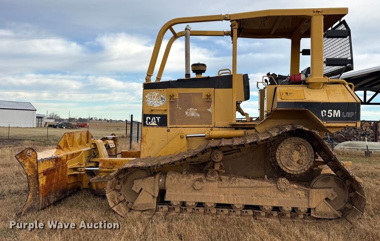 image for item ET7493 1998 Caterpillar D5M LGP dozer