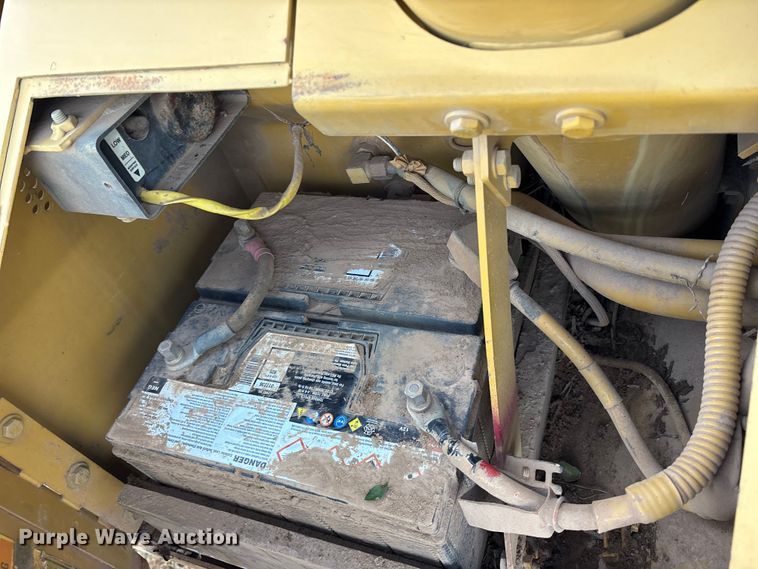 image for item ET7493 1998 Caterpillar D5M LGP dozer