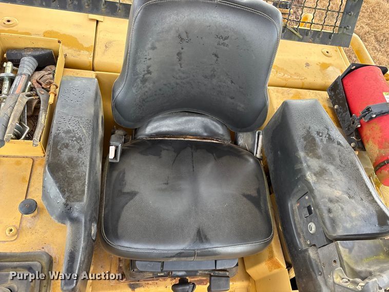 image for item ET7493 1998 Caterpillar D5M LGP dozer