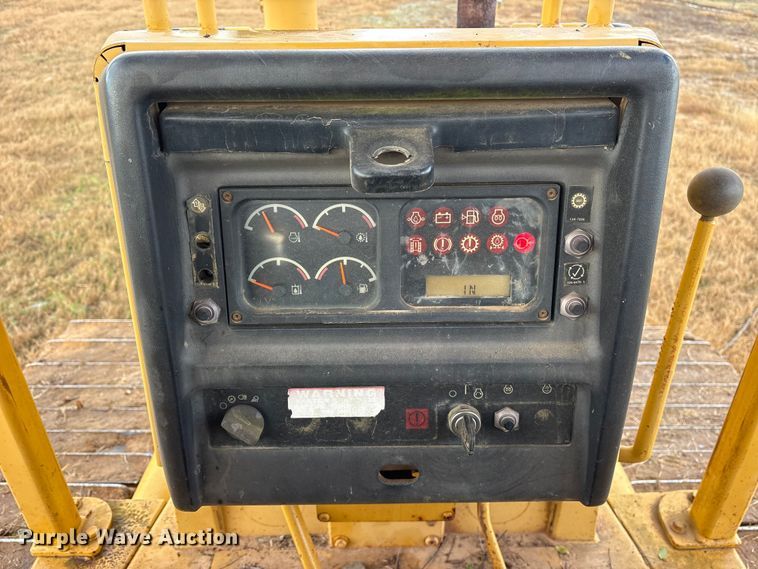 image for item ET7493 1998 Caterpillar D5M LGP dozer