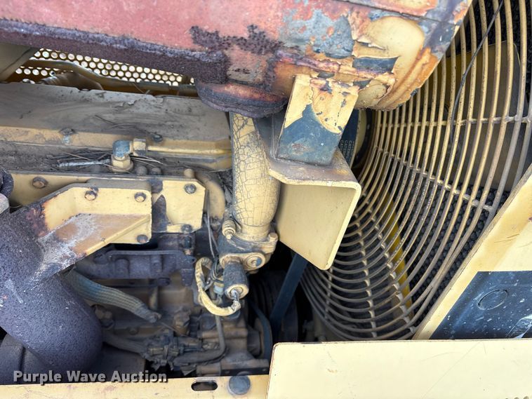 image for item ET7493 1998 Caterpillar D5M LGP dozer