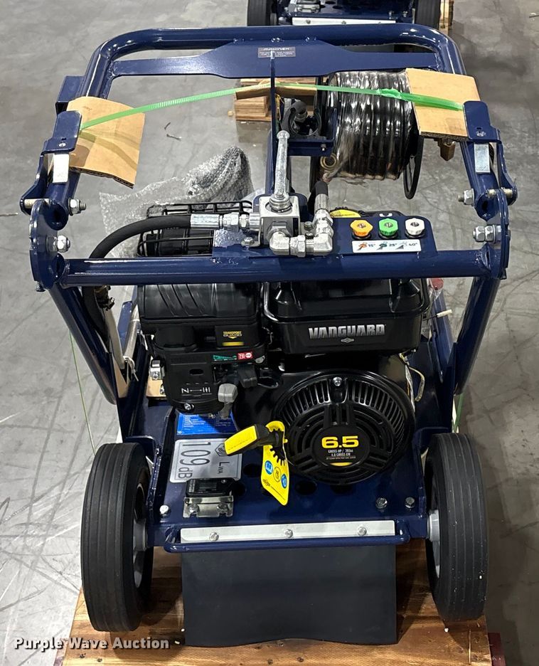 image for item EU0268 2022 Makinex DPW-2500-DS pressure washer