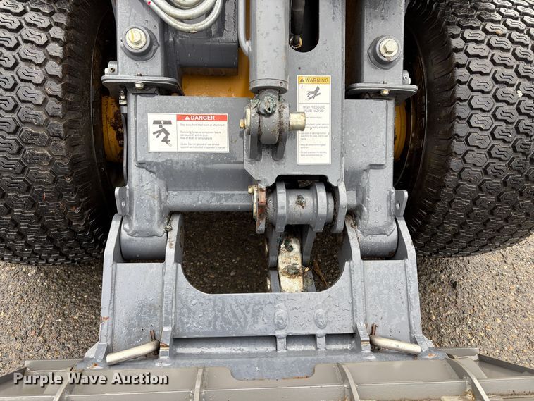 image for item EU8581 2022 Vermeer ATX850 compact wheel loader