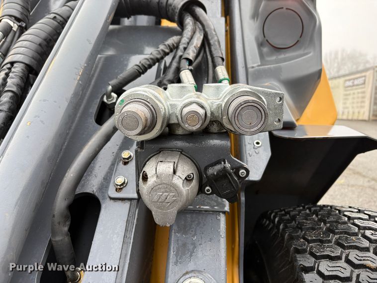 image for item EU8581 2022 Vermeer ATX850 compact wheel loader