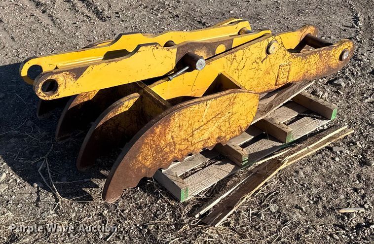 image for item FB0549 Caterpillar thumb attachment