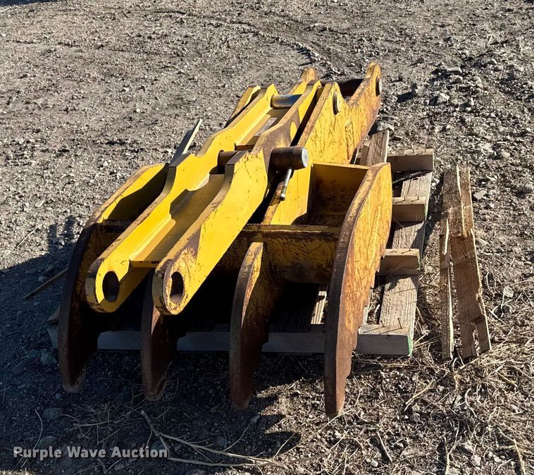 image for item FB0549 Caterpillar thumb attachment