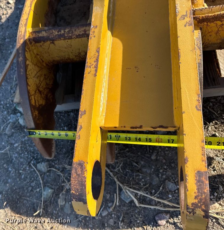 image for item FB0549 Caterpillar thumb attachment