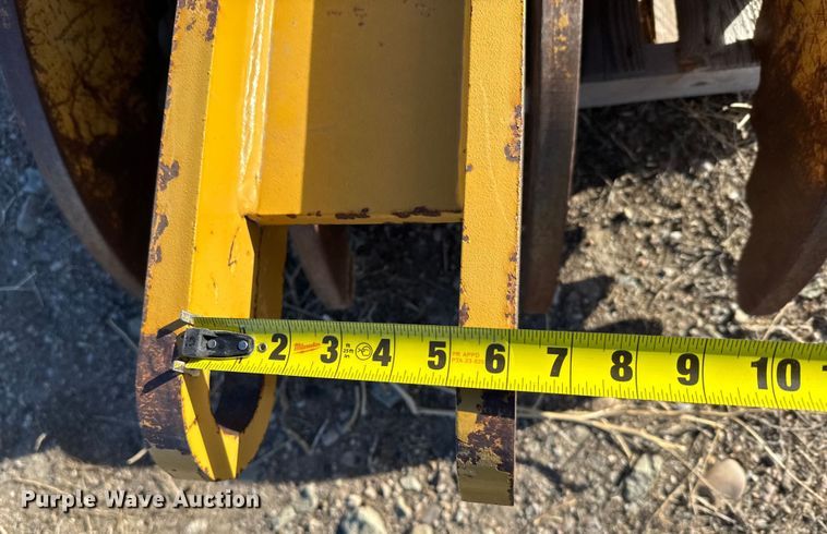 image for item FB0549 Caterpillar thumb attachment