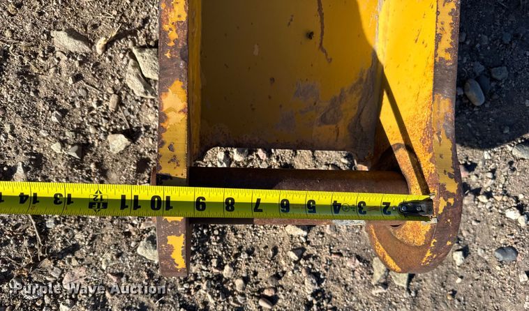 image for item FB0549 Caterpillar thumb attachment