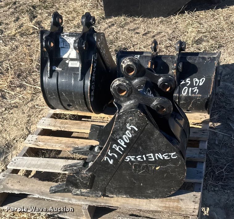 image for item FB0607 Caterpillar (3) Caterpillar mini excavator buckets