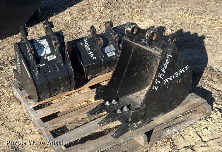 image for item FB0607 Caterpillar (3) Caterpillar mini excavator buckets