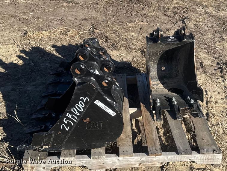 image for item FB0607 Caterpillar (3) Caterpillar mini excavator buckets