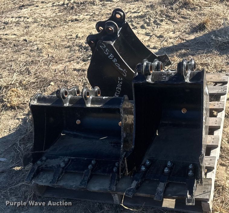 image for item FB0607 Caterpillar (3) Caterpillar mini excavator buckets