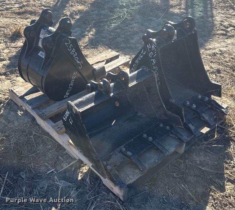 image for item FB0607 Caterpillar (3) Caterpillar mini excavator buckets