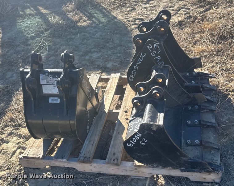 image for item FB0607 Caterpillar (3) Caterpillar mini excavator buckets