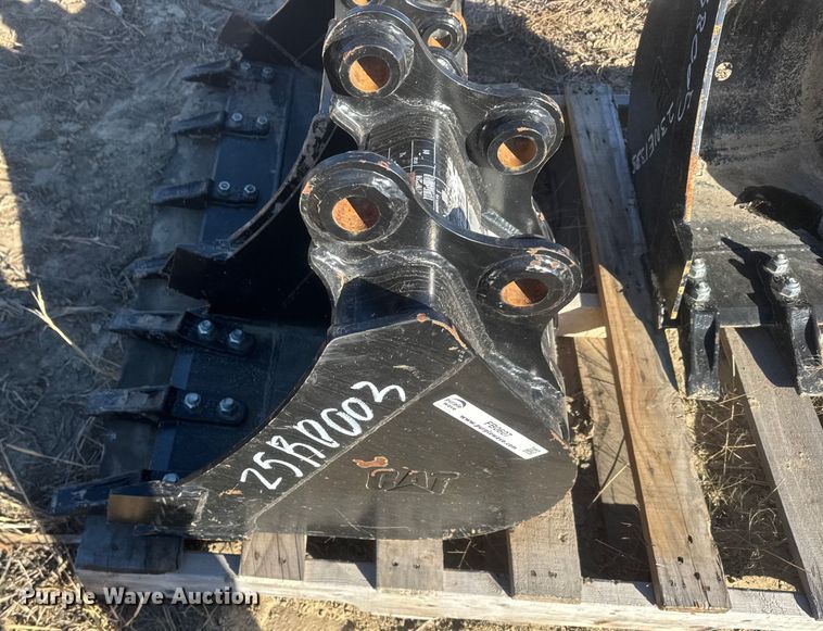 image for item FB0607 Caterpillar (3) Caterpillar mini excavator buckets