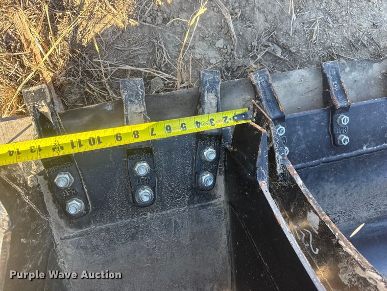 image for item FB0607 Caterpillar (3) Caterpillar mini excavator buckets