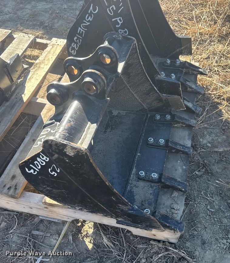 image for item FB0607 Caterpillar (3) Caterpillar mini excavator buckets