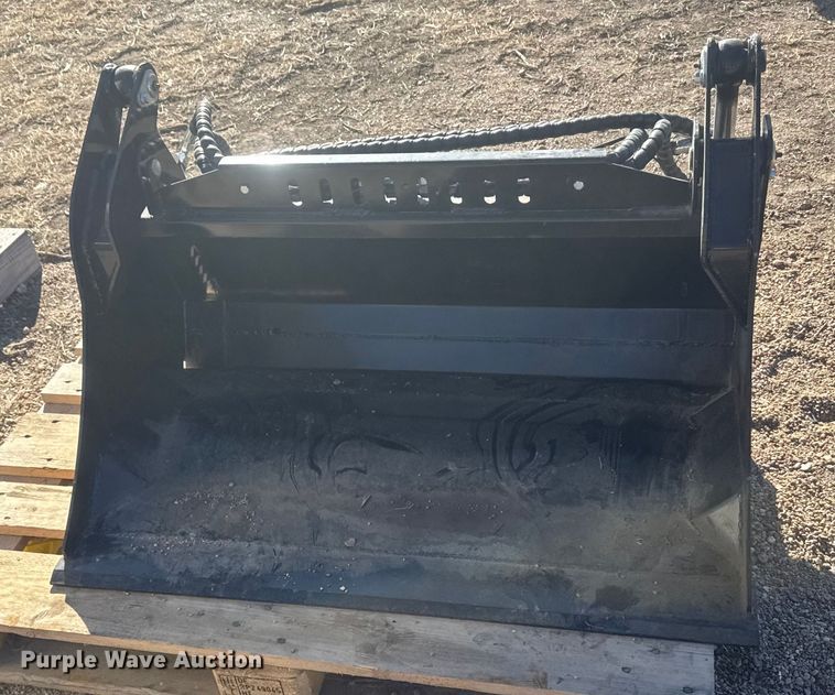 image for item FB0611 GIYI GY-XKH39F compact utility loader four-in-one bucket