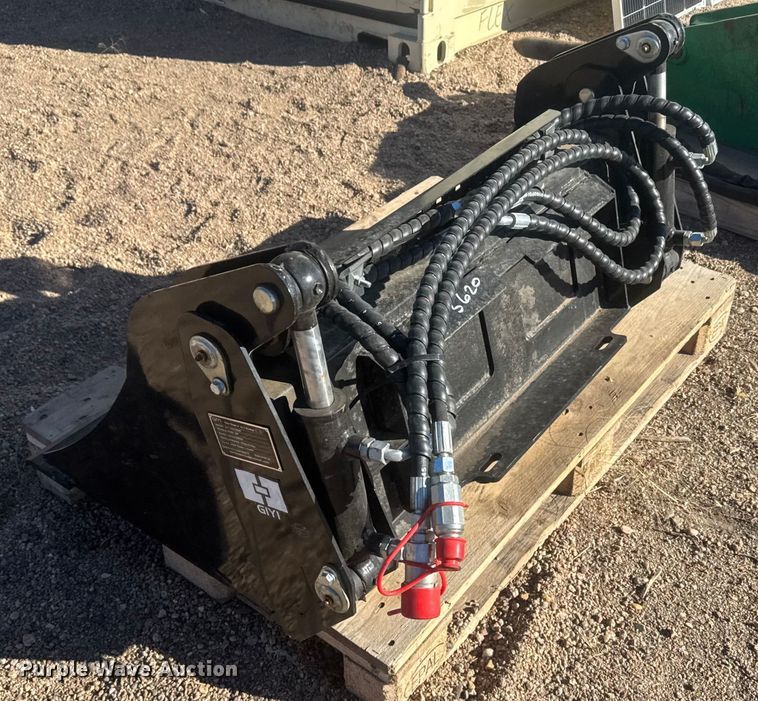 image for item FB0611 GIYI GY-XKH39F compact utility loader four-in-one bucket