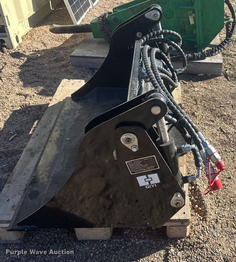 image for item FB0611 GIYI GY-XKH39F compact utility loader four-in-one bucket